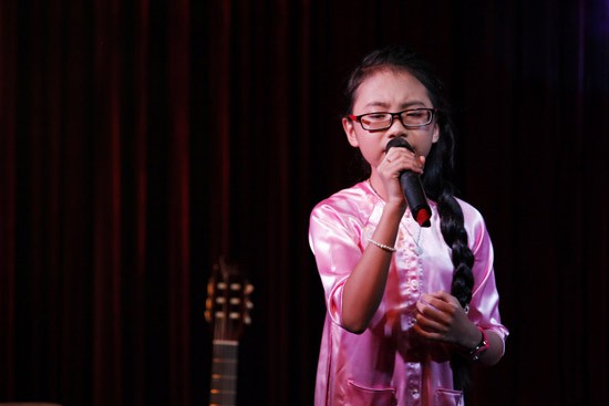 Phương Mỹ Chi khẳng định không bỏ học để đi hát